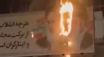 الاضطرابات تتصاعد.. إيران تشهد قطع اتصالات وحرائق واسعة مع مظاهرات حاشدة